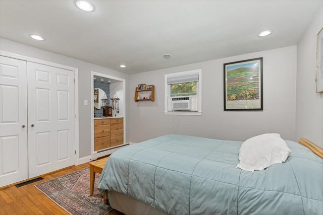 34 & 34R Pickering St, Essex, MA 01929