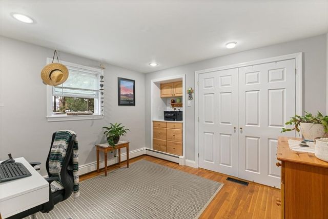 34 & 34R Pickering St, Essex, MA 01929