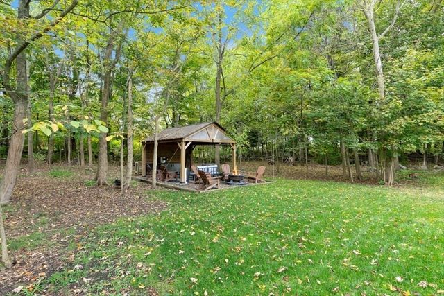 34 & 34R Pickering St, Essex, MA 01929