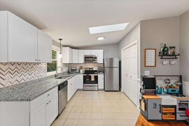 34 & 34R Pickering St, Essex, MA 01929