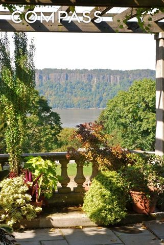 4555 Henry Hudson Parkway W A310, New York City, NY 10471