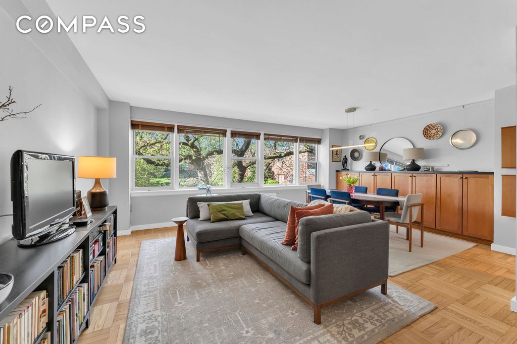 4555 Henry Hudson Parkway W A310, New York City, NY 10471