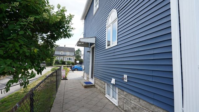 102 Williams Ave, East Providence, RI 02914