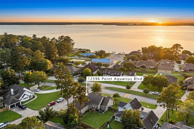 12596 Point Aquarius Boulevard, Willis, TX 77318