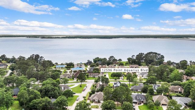 12596 Point Aquarius Boulevard, Willis, TX 77318