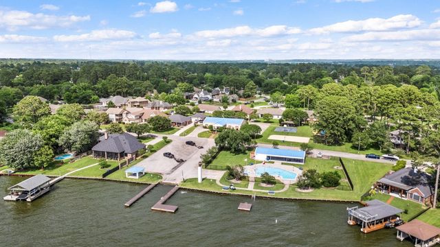 12596 Point Aquarius Boulevard, Willis, TX 77318