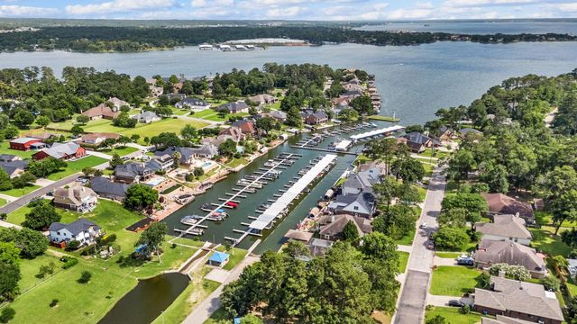 12596 Point Aquarius Boulevard, Willis, TX 77318