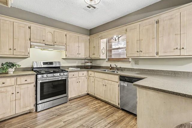 403 Vickie Drive, Yukon, OK 73099
