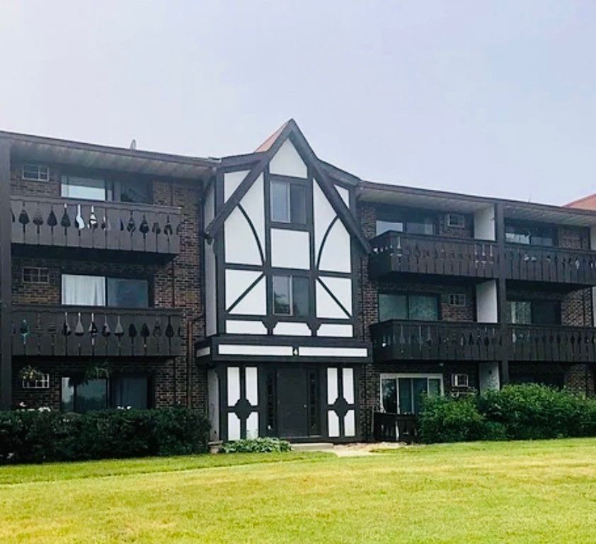 4 Crestview Lane 16, Vernon Hills, IL 60061