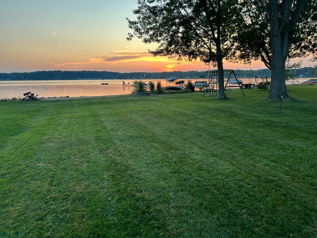 468 Pentecost Highway, Franklin Twp, MI 49265