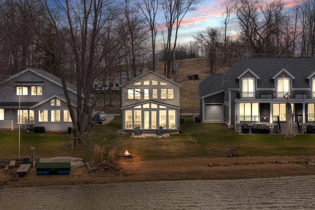 468 Pentecost Highway, Franklin Twp, MI 49265