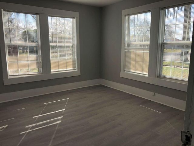 102 N Avenue A, Freeport, TX 77541