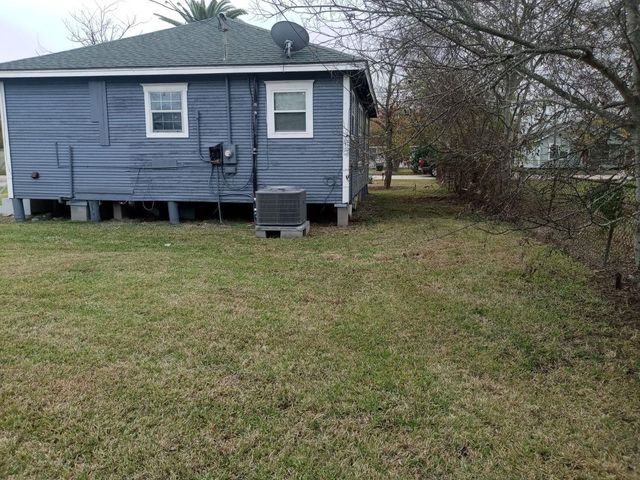 102 N Avenue A, Freeport, TX 77541