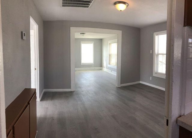 102 N Avenue A, Freeport, TX 77541