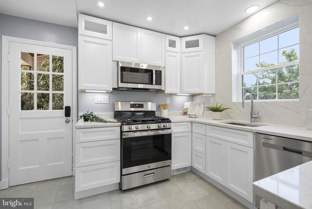 5711 WYNGATE DR, Bethesda, MD 20817