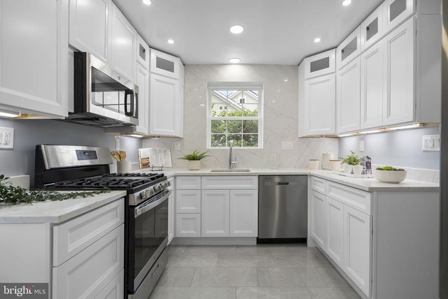 5711 WYNGATE DR, Bethesda, MD 20817