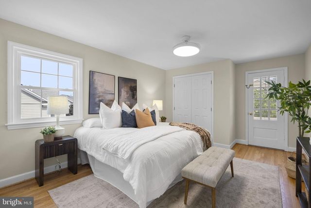 5711 WYNGATE DR, Bethesda, MD 20817