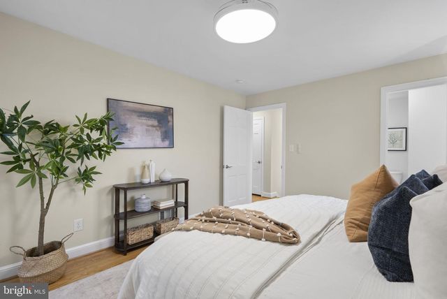 5711 WYNGATE DR, Bethesda, MD 20817