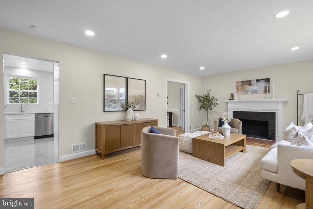 5711 WYNGATE DR, Bethesda, MD 20817