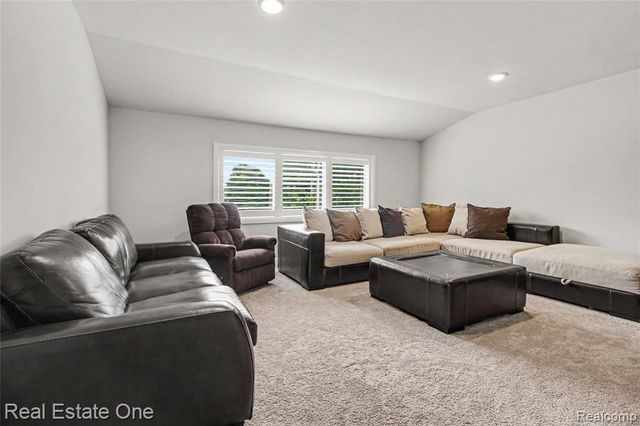 4715 Tonawanda Avenue, Royal Oak, MI 48073