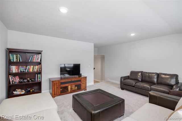 4715 Tonawanda Avenue, Royal Oak, MI 48073