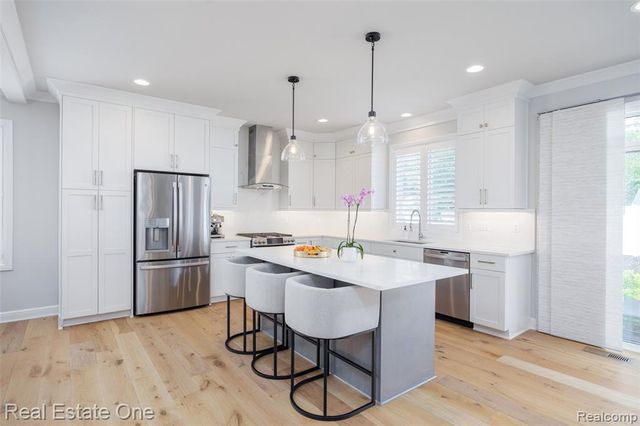 4715 Tonawanda Avenue, Royal Oak, MI 48073