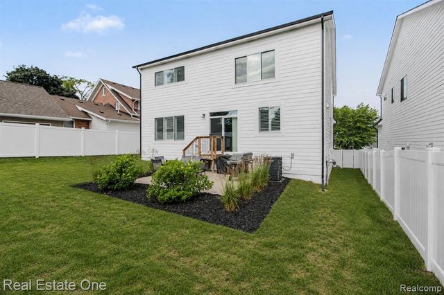 4715 Tonawanda Avenue, Royal Oak, MI 48073