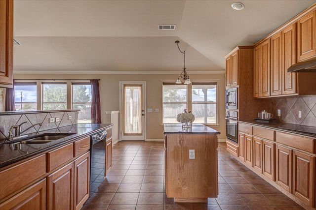104 S Buckboard, Liberty Hill, TX 78642