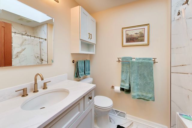 544 Fox Glove Lane, Barrington, IL 60010