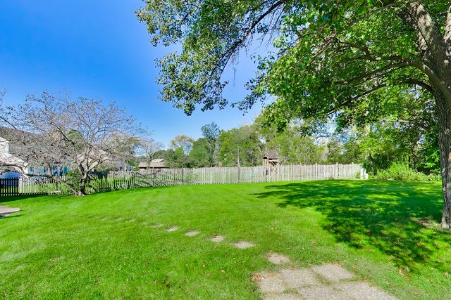 544 Fox Glove Lane, Barrington, IL 60010