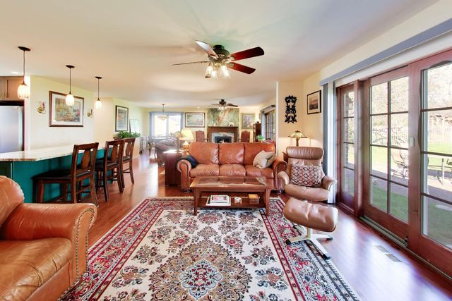 544 Fox Glove Lane, Barrington, IL 60010