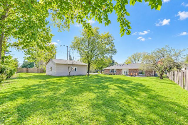 544 Fox Glove Lane, Barrington, IL 60010