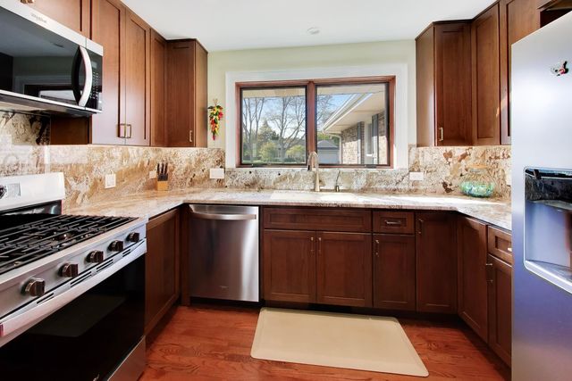 544 Fox Glove Lane, Barrington, IL 60010