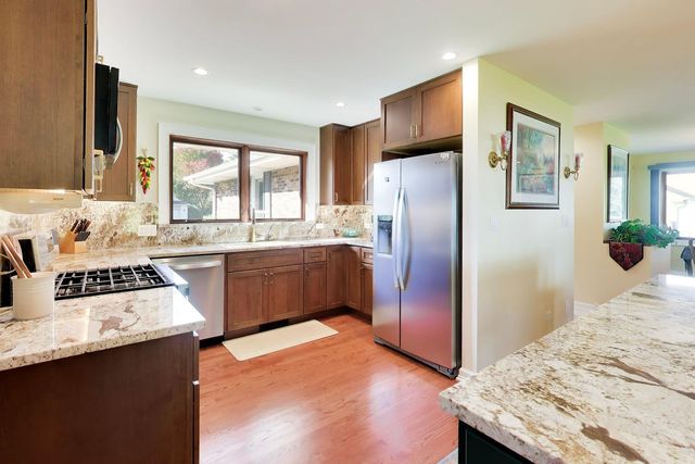 544 Fox Glove Lane, Barrington, IL 60010