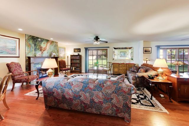 544 Fox Glove Lane, Barrington, IL 60010