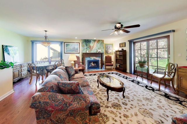 544 Fox Glove Lane, Barrington, IL 60010