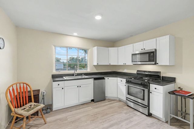1311 Dartmouth Drive NE, Albuquerque, NM 87106
