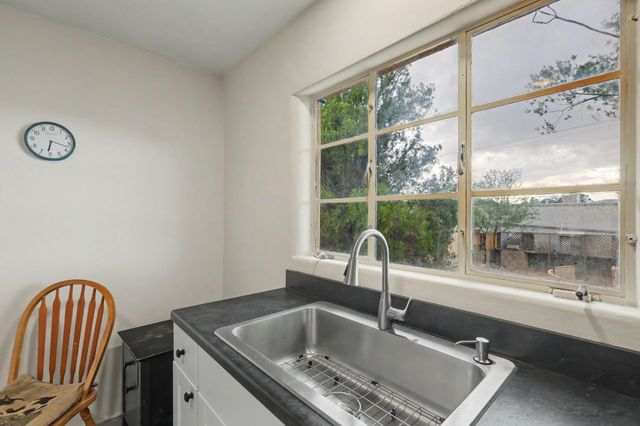 1311 Dartmouth Drive NE, Albuquerque, NM 87106