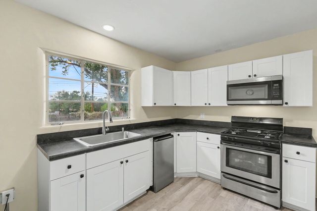 1311 Dartmouth Drive NE, Albuquerque, NM 87106