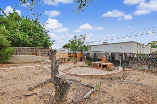 1311 Dartmouth Drive NE, Albuquerque, NM 87106