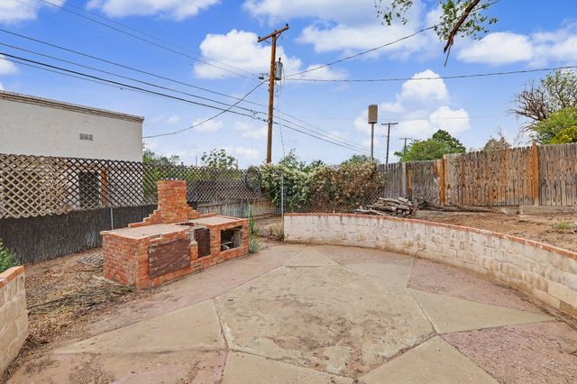 1311 Dartmouth Drive NE, Albuquerque, NM 87106
