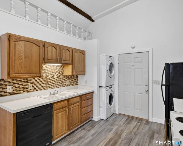 26 Greene Avenue A7, Norwich, CT 06360