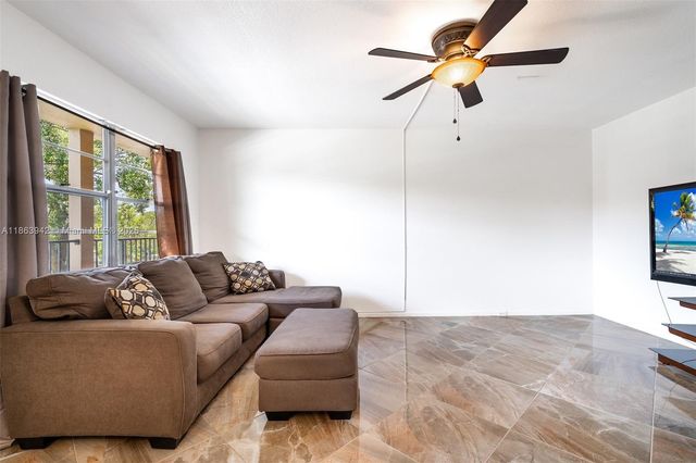 850 SW 133rd Ter 312B, Pembroke Pines, FL 33027