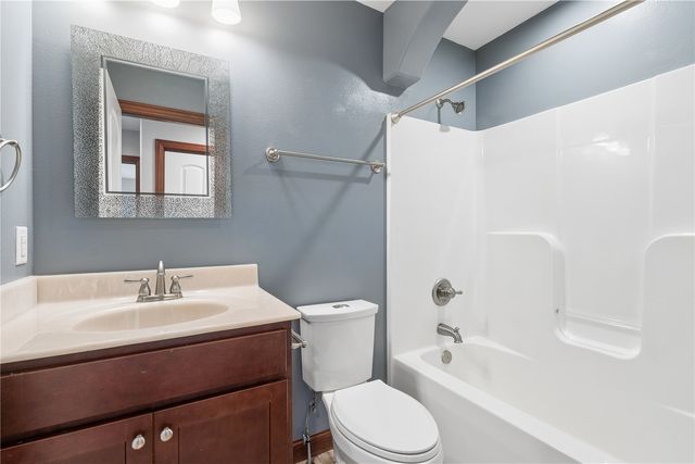 5313 Ruhd Street SW, Cedar Rapids, IA 52404
