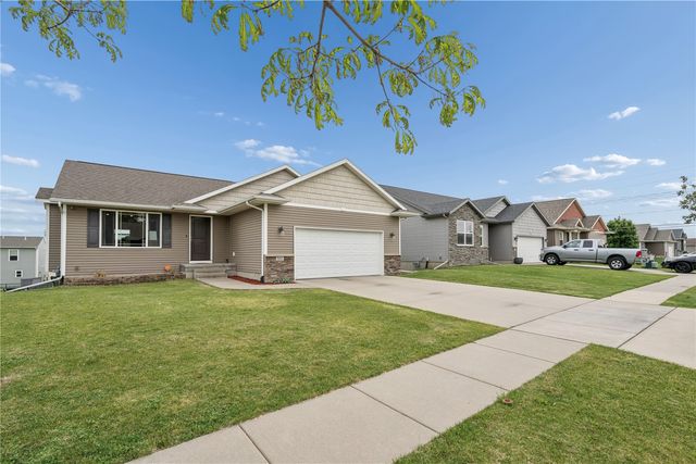 5313 Ruhd Street SW, Cedar Rapids, IA 52404
