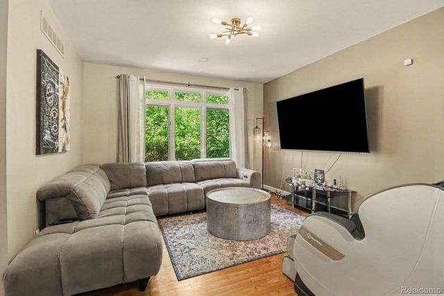 6621 Glenshaw Court, West Bloomfield Charter Township, MI 48322