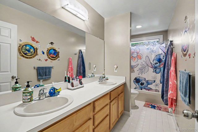 6621 Glenshaw Court, West Bloomfield Charter Township, MI 48322