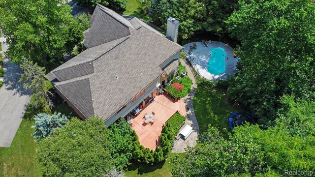 6621 Glenshaw Court, West Bloomfield Charter Township, MI 48322