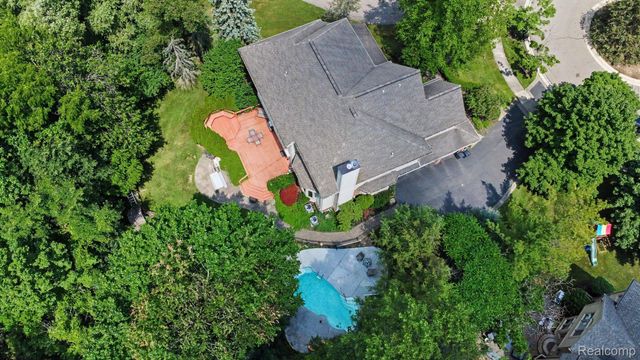 6621 Glenshaw Court, West Bloomfield Charter Township, MI 48322