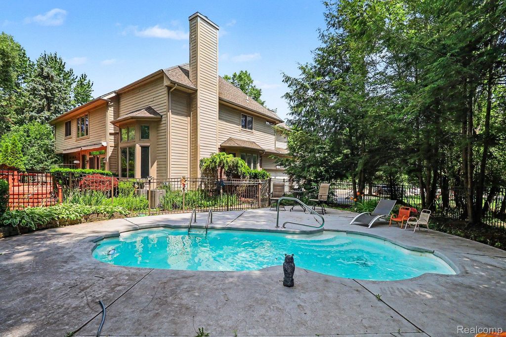 6621 Glenshaw Court, West Bloomfield Charter Township, MI 48322